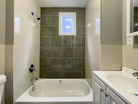 3rd image of 104 Romaine Ave #8AB