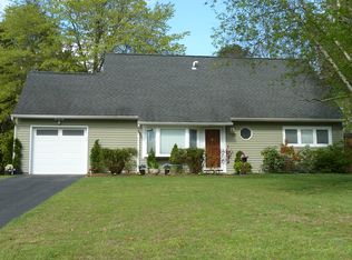 2 Himmel Ct, Coram, NY 11727