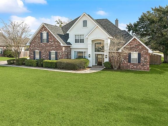 3rd image of 553 Evergreen Dr