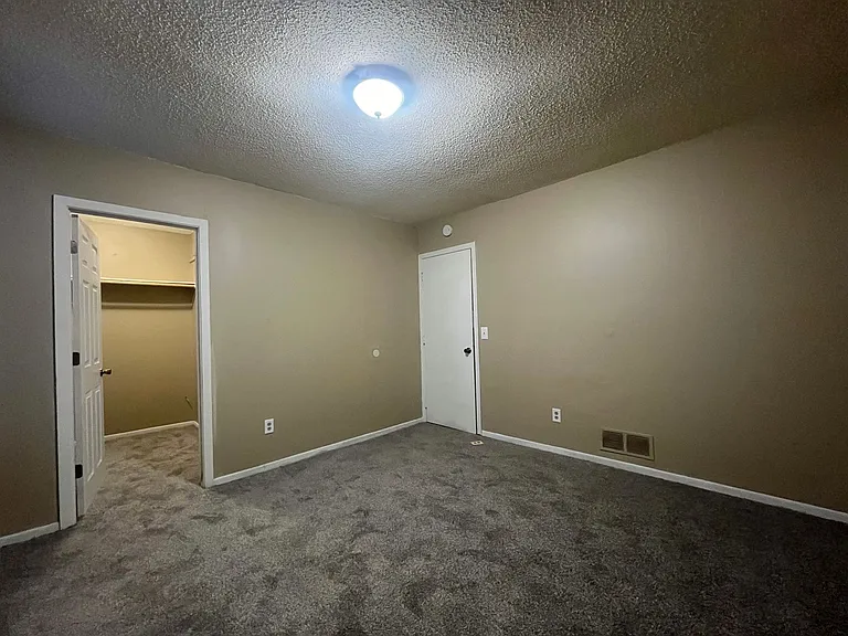 581 Park Street — Photo 6