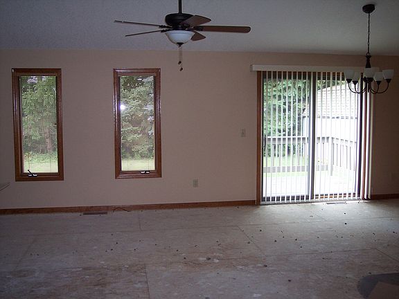 2nd image of 573 Oxford Dr