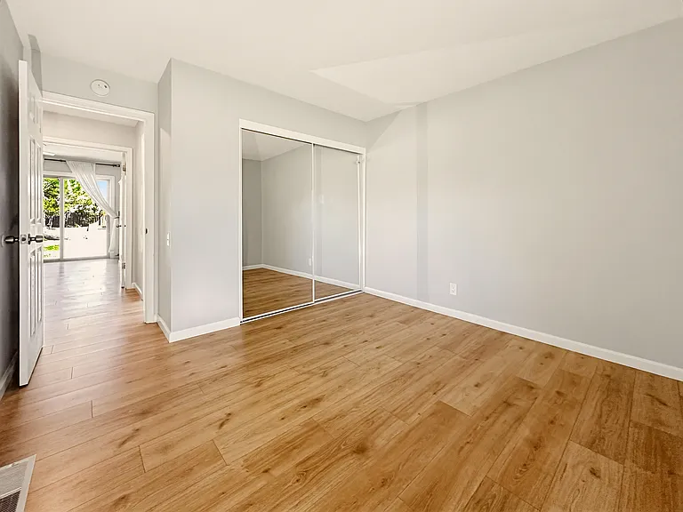 934 Kern Ct — Photo 11