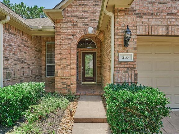 This front porch and archway welcomes friends and family right in.