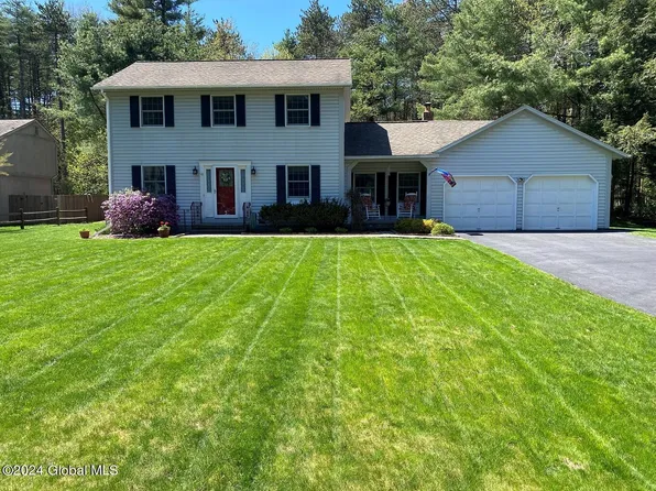 10 Woodmint Place, Malta, NY 12020