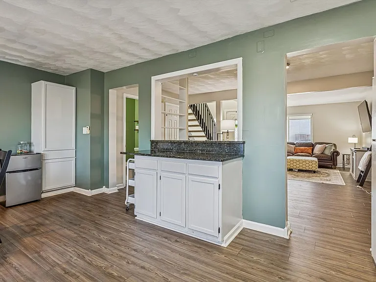 762 Quesnel Dr — Photo 17
