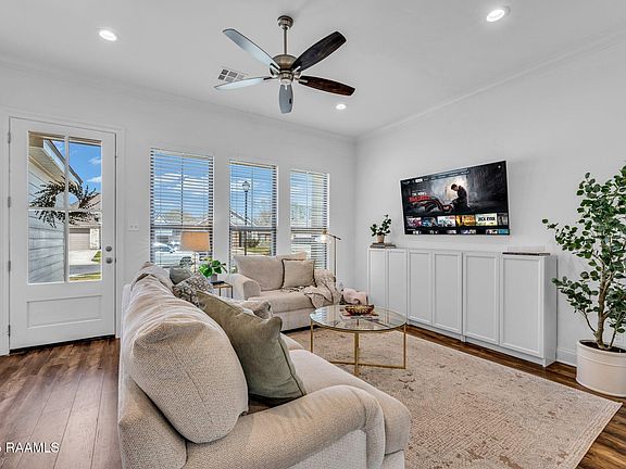 3rd image of 203 Luxford Way