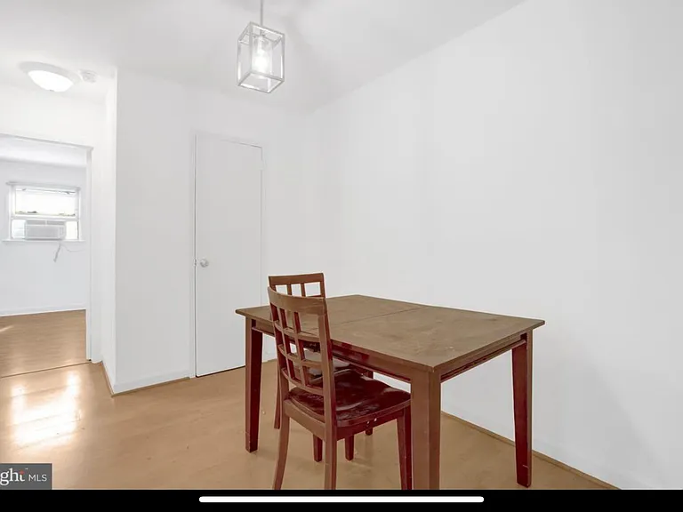 2036 N Woodrow St — Photo 7