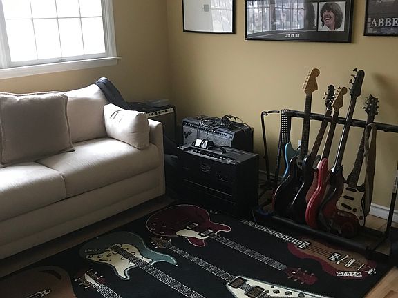 5th Bedroom Music room