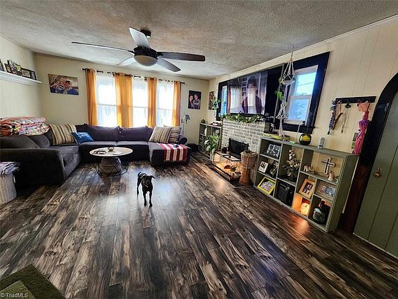 4th image of 303 D St