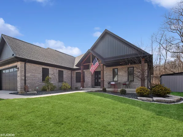 198 N Pinhook Dr, Valparaiso, IN 46385