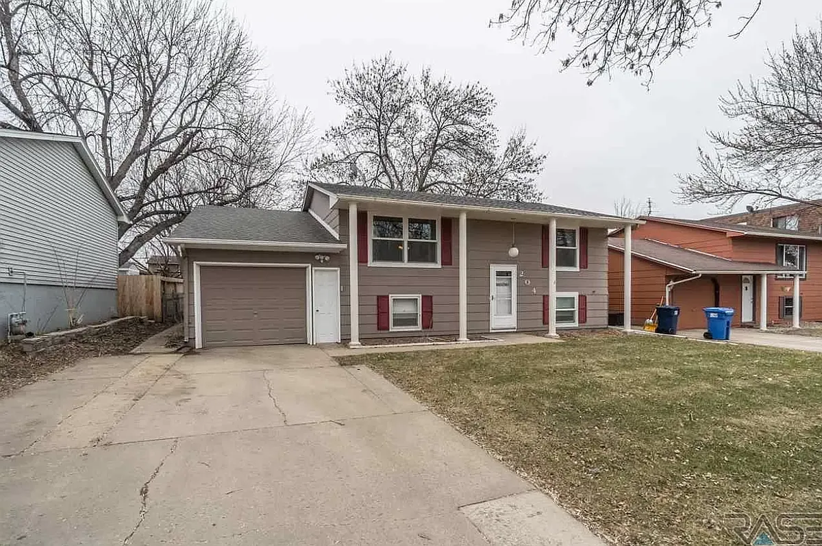 Parking space - 204 N Fanelle Ave