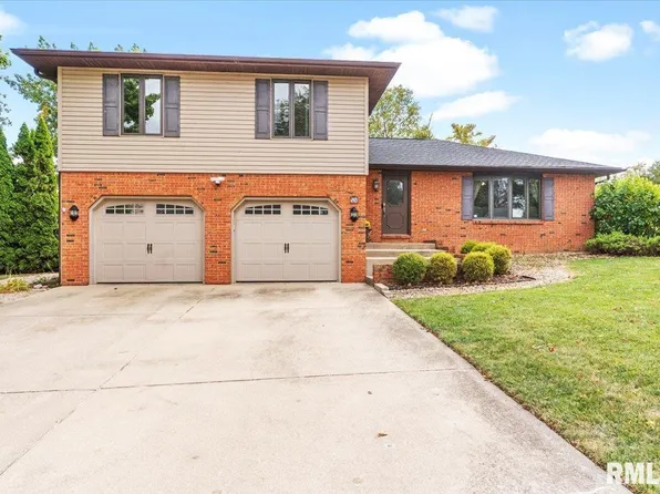 58 Greentrail Dr, Chatham, IL 62629