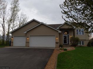 952 S Chestnut St, Belle Plaine, MN 56011