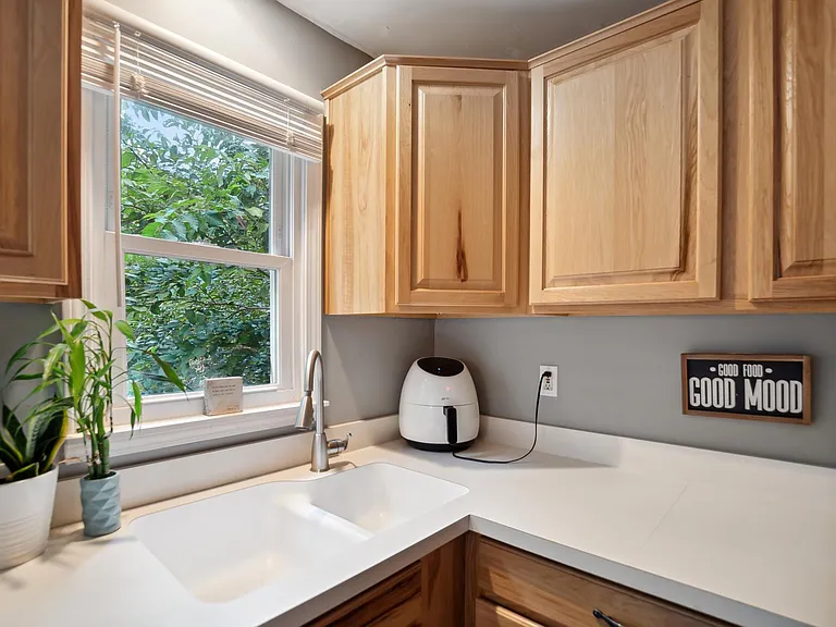 9065 Elmhurst Ave — Photo 9