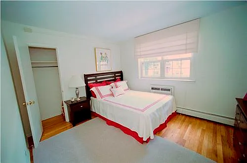 Stratford Apartments — Photo 20