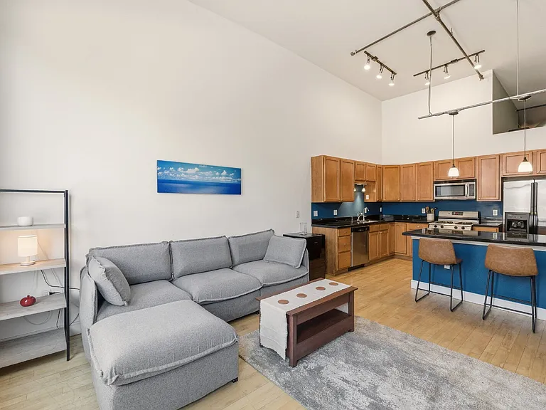 2441 N Broadway #203 — Photo 16