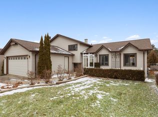 2304 Rolling Ridge Ln, Lindenhurst, IL 60046