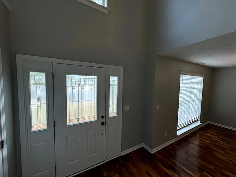 102 Alice Ct — Photo 4