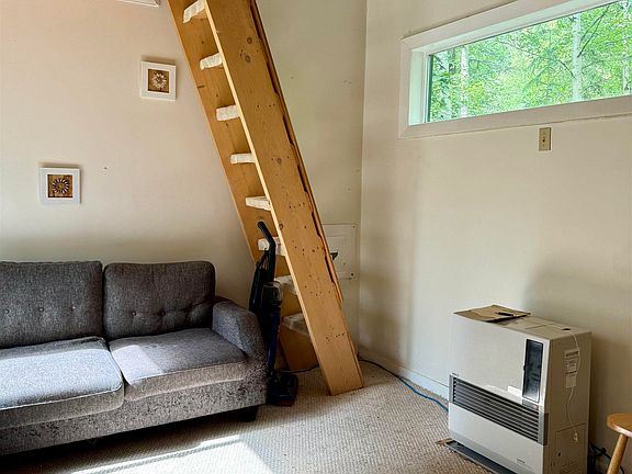 4th image of 1283 Upland Dr