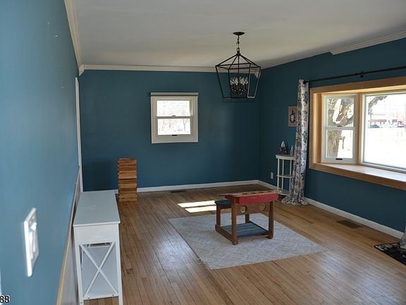 4th image of 8 Millbrook Rd