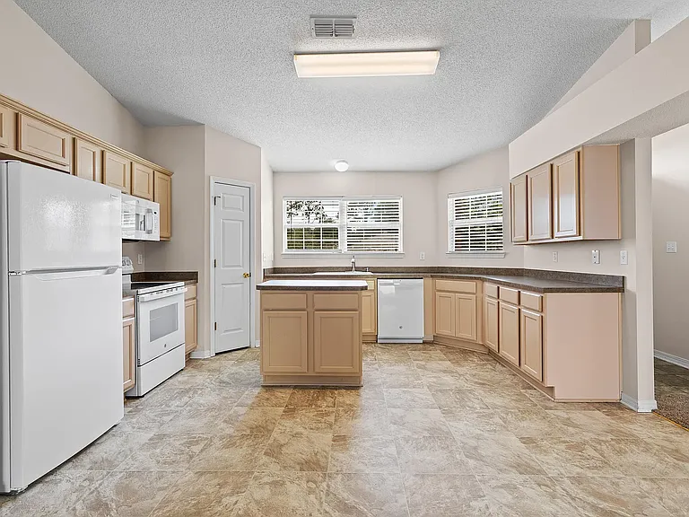 275 Limestone Cir — Photo 6