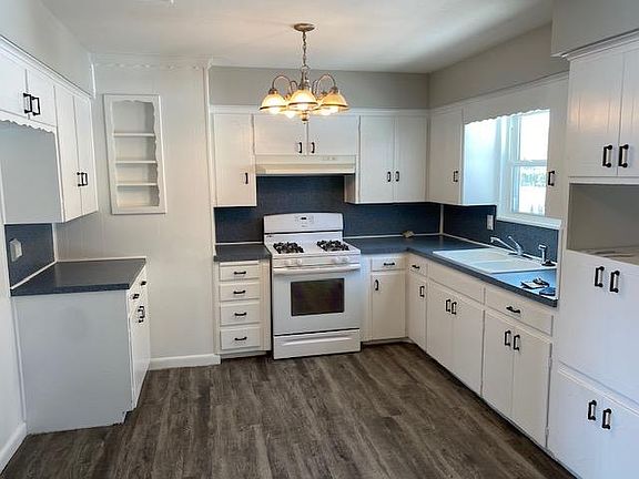 2nd image of 636 N Moccasin Pl