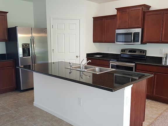 5th image of 1423 Lexington Sq SW