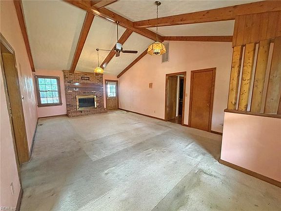 5th image of 620 Emerald Ct