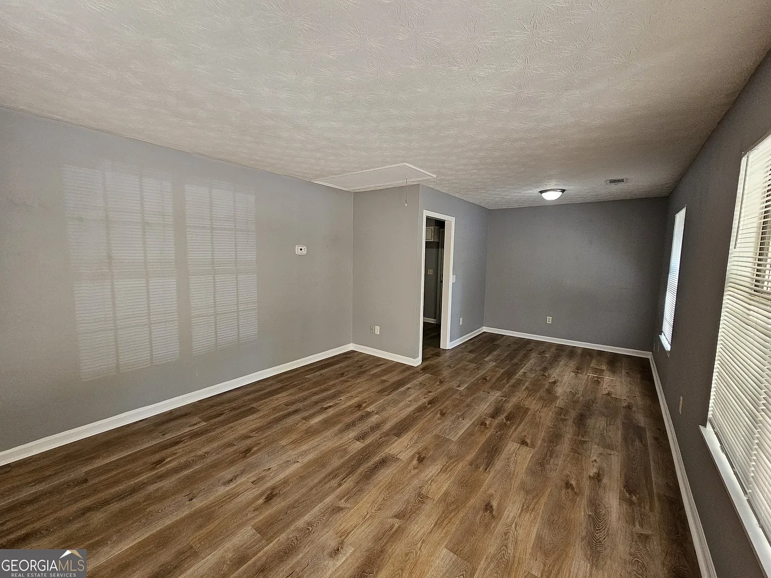 3 bed, 1.0 bath, 1010 sqft, $1,500 — Photo 3