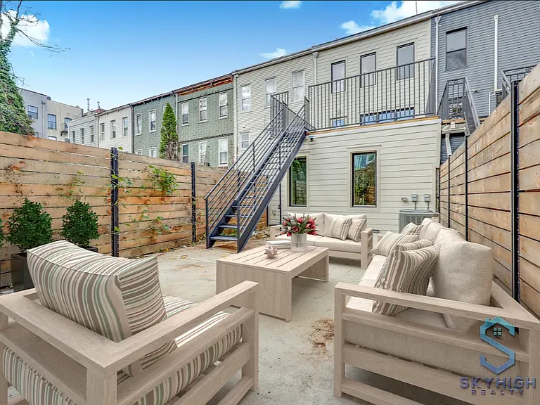 594 Van Buren St #TOWN — Photo 7