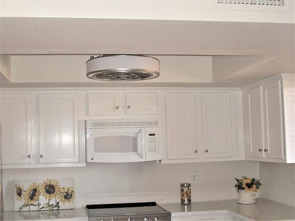 3rd image of 12212 N Paradise Village Pkwy S APT 325