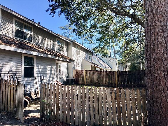 5th image of 625 Village Ln S #B