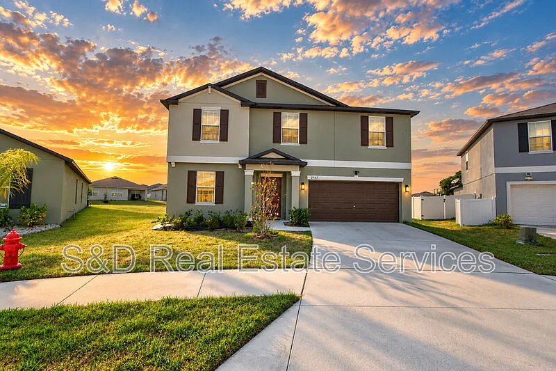 5 bed, 2.5 bath, 2896 sqft, $2,350 — Photo 1