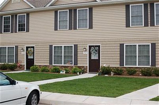 1st image of 32 Old Tavern Cir