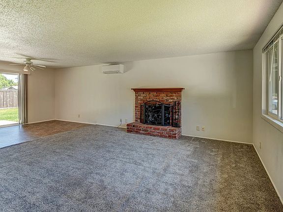 4th image of 3425 Arrowhead St