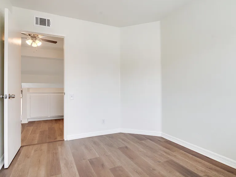 5585 Osborne Ct — Photo 15