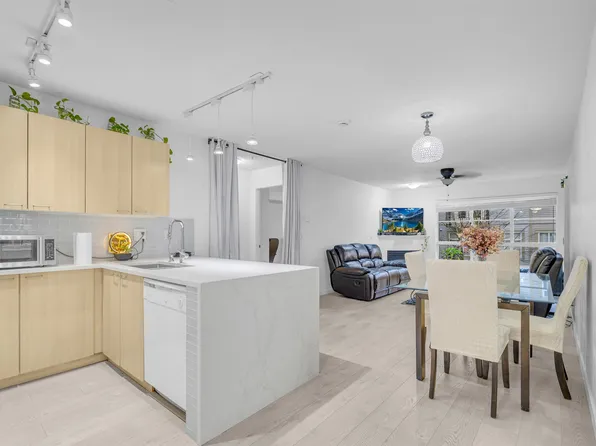 12083 92a Ave #301, Surrey, BC V3V 8C8