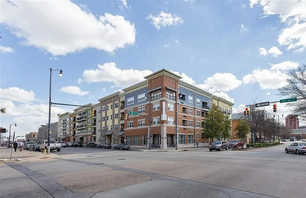Building Photo - 2020 5th Ave S