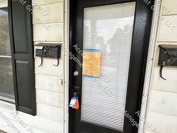 2nd image of 733 Crescent St NE #1