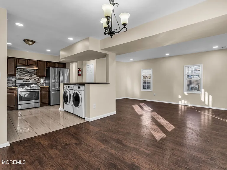 148 Dewitt Ave — Photo 17