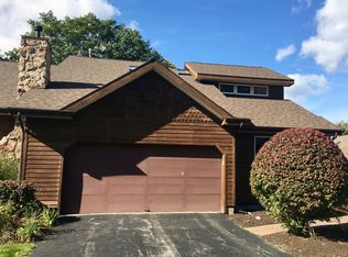 18 Lillian Ln, Troy, NY 12180