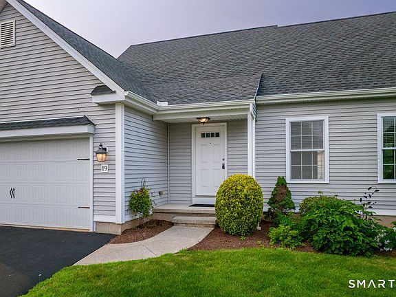 4th image of 7 Bradley Street #19