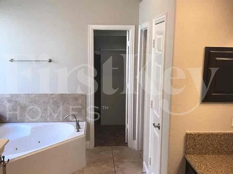 14623 Castle Cove Ln — Photo 12