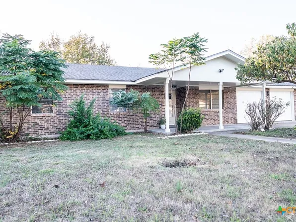 112 Bohman St, Cuero, TX 77954