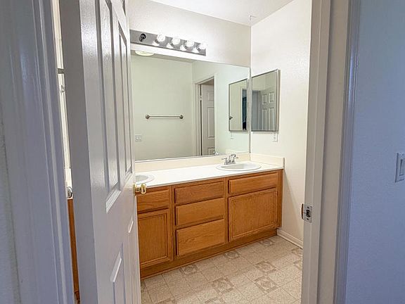 5th image of 2323 Shakespeare Dr