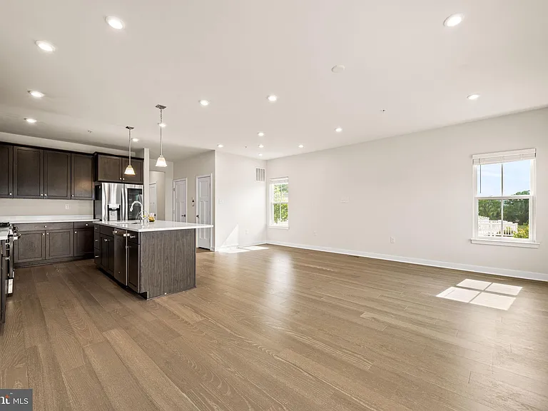 220 Chase Dr — Photo 11