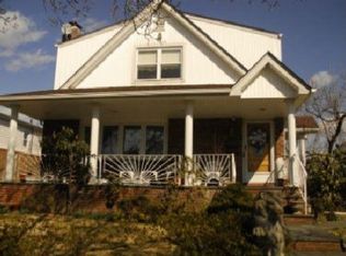 7857 268th St, Glen Oaks, NY 11004