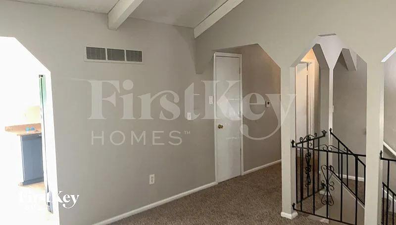 3 bed, 2.0 bath, 993 sqft, $1,675 — Photo 3