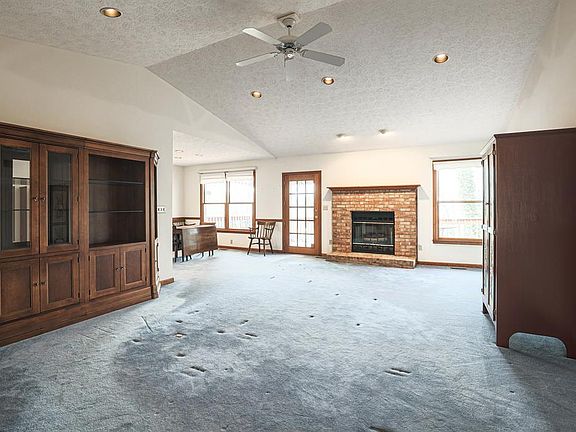 5th image of 1012 Gage Dr