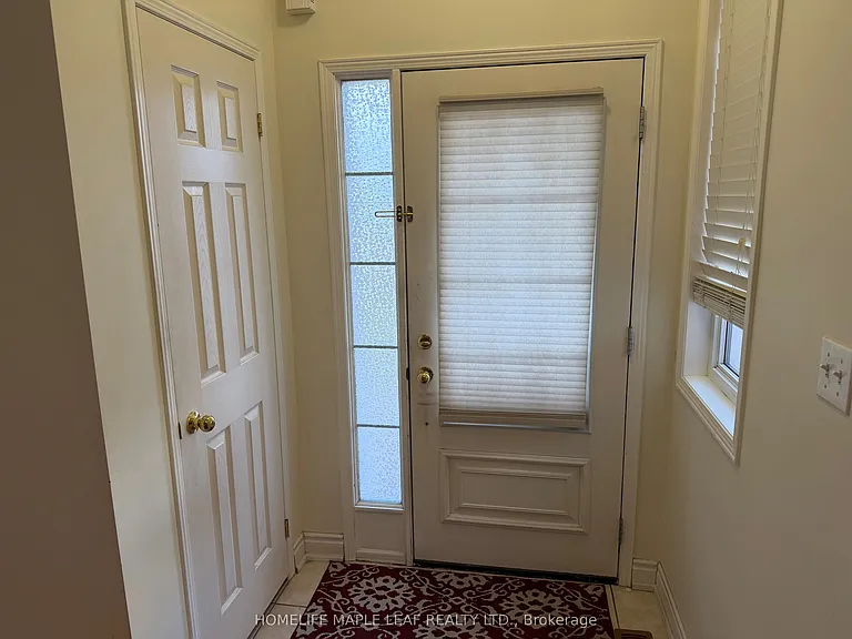4628 Sandford Farm Dr — Photo 3